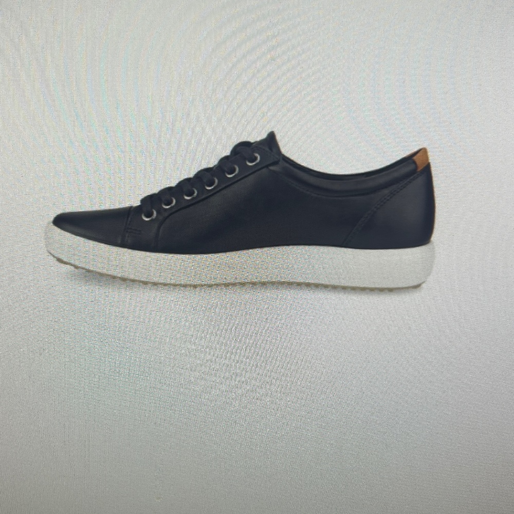 Ecco woman’s soft 7 sneaker